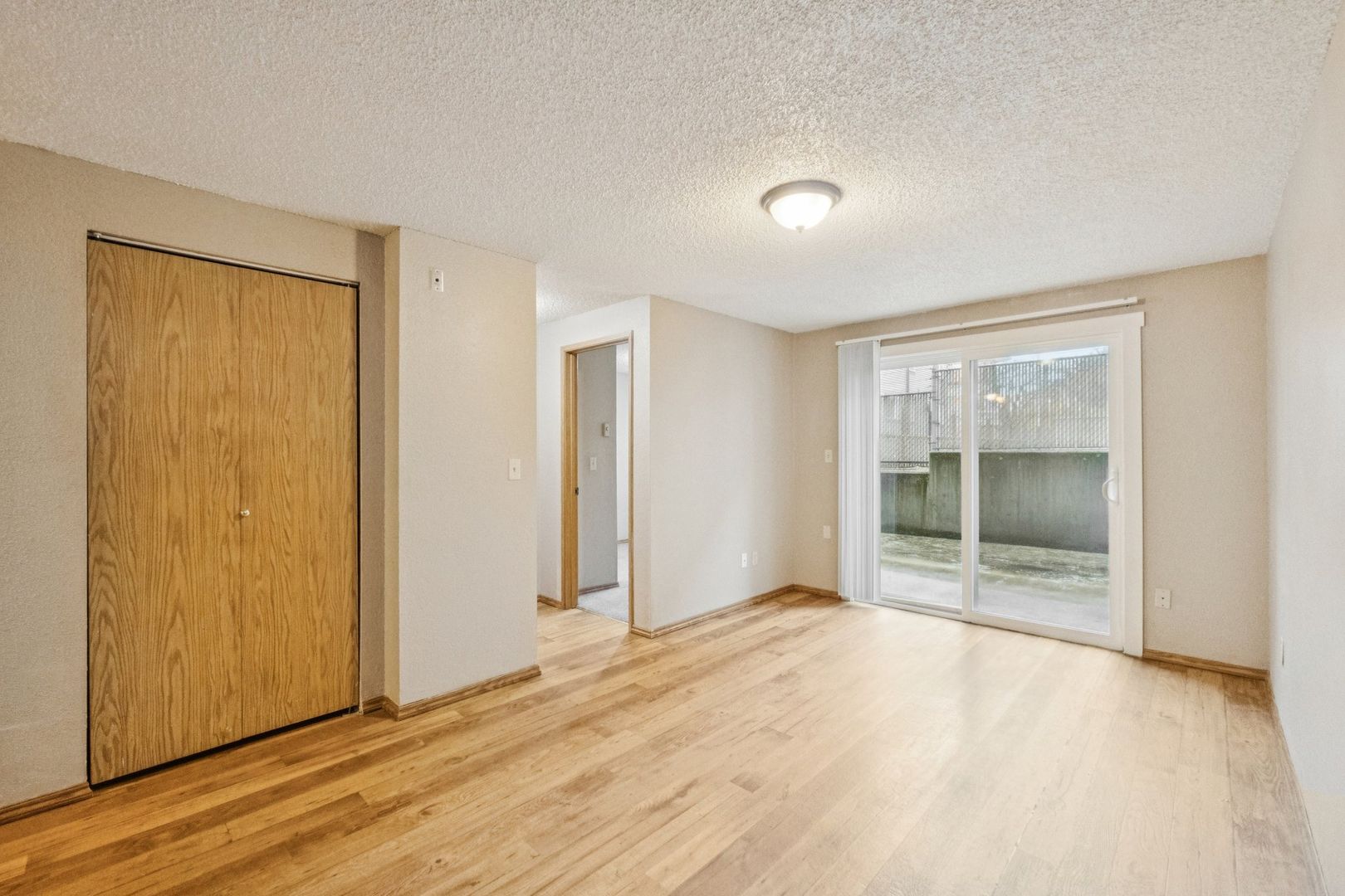 Seattle Apartment: 4327 8th Avenue NE