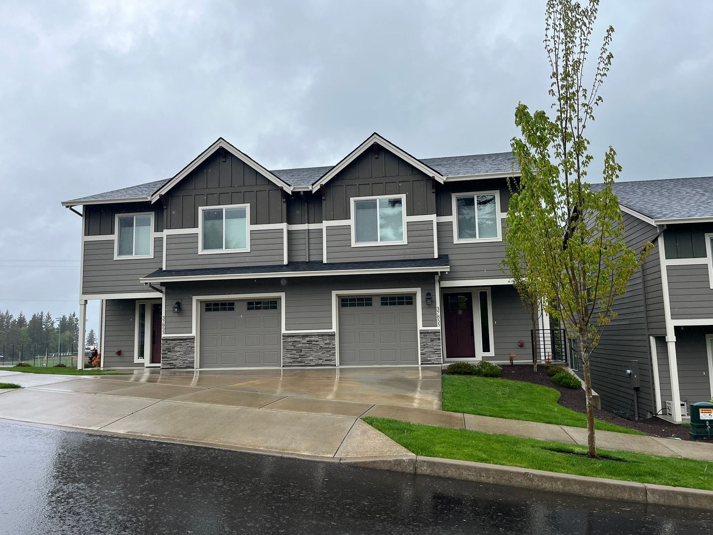 Sandy Townhome: 37855 College Street