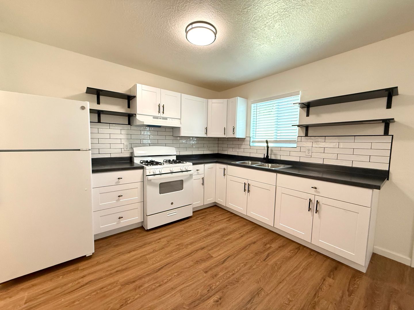 Albuquerque Apartment: 2100 High st Se