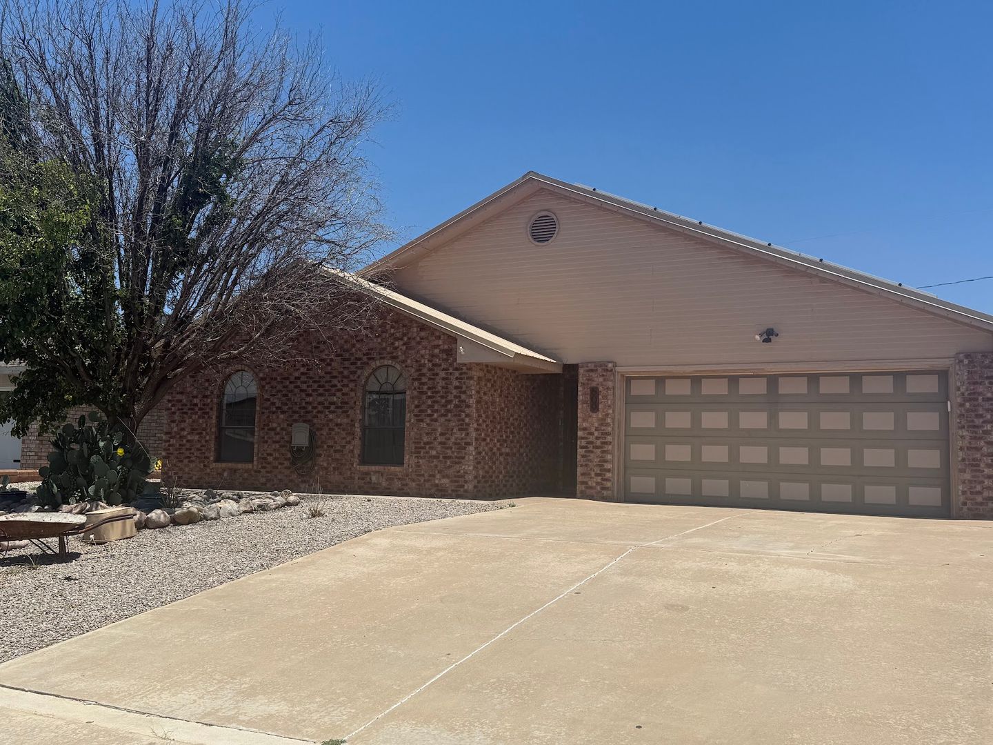 Alamogordo House: 609 Montwood