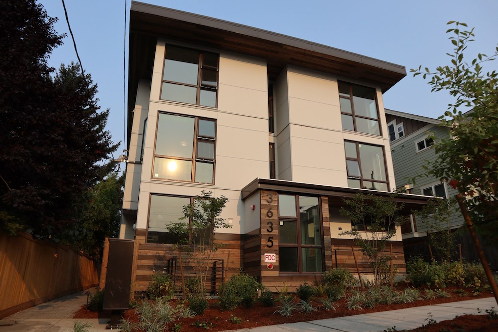 Seattle Apartment: 3635 Phinney Ave N