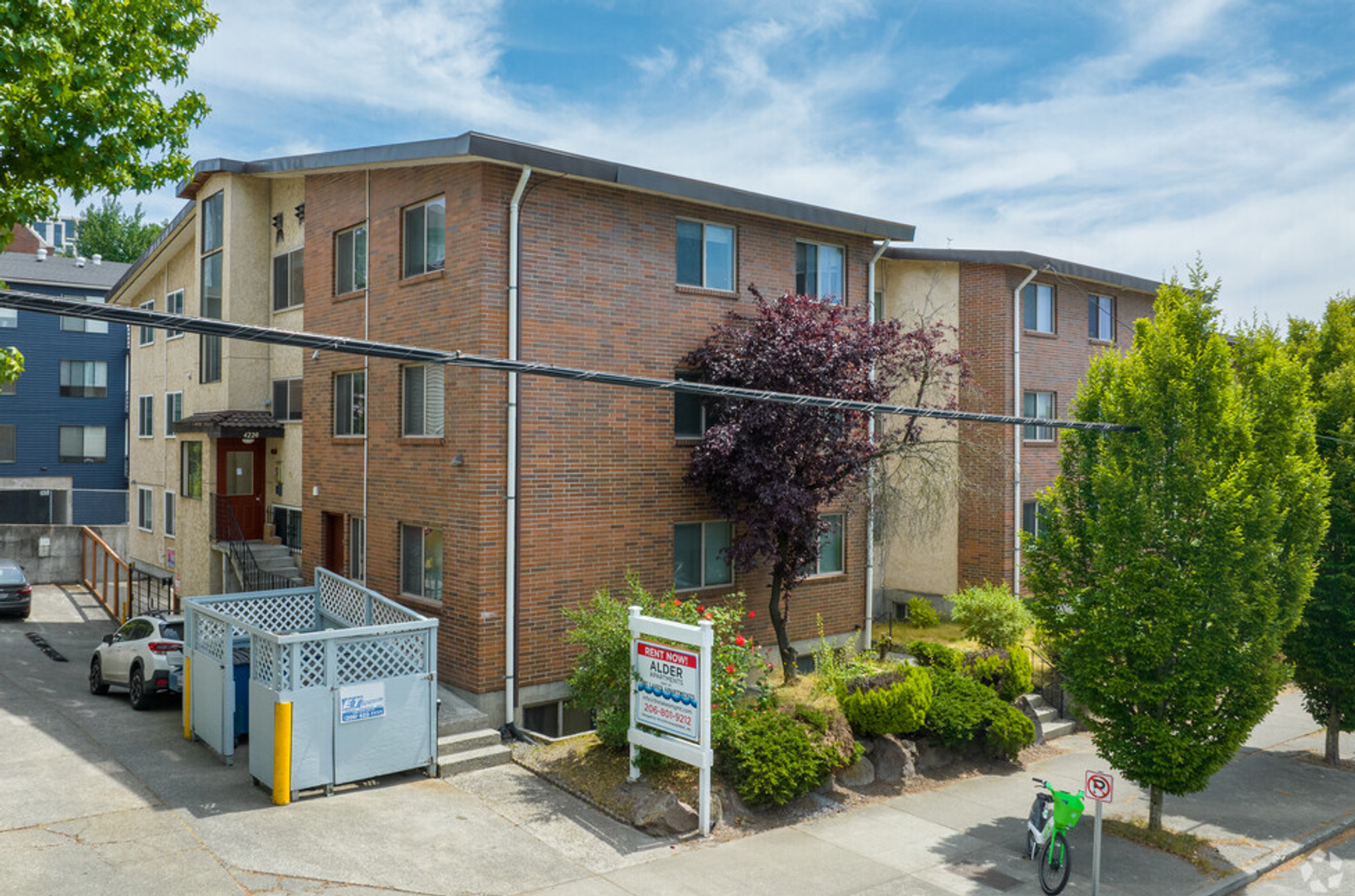 Seattle Apartment: 4220 8th Ave NE