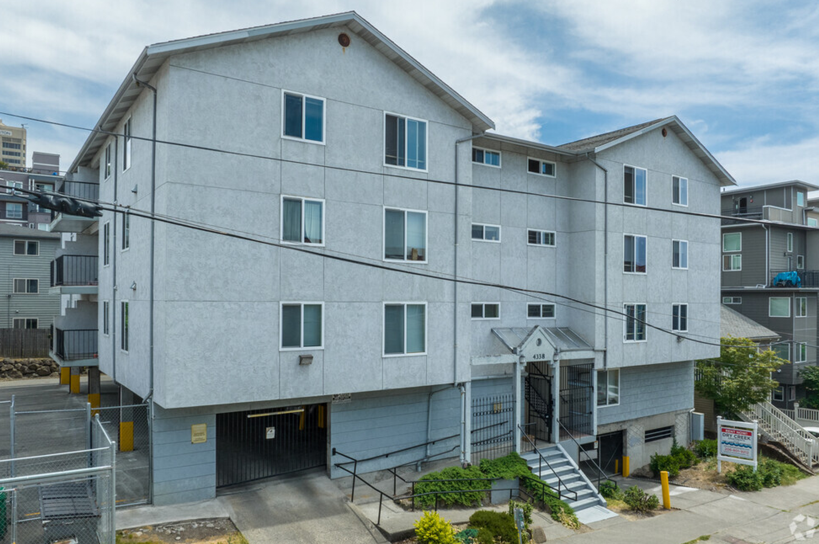 Seattle Apartment: 4338 8th Ave NE