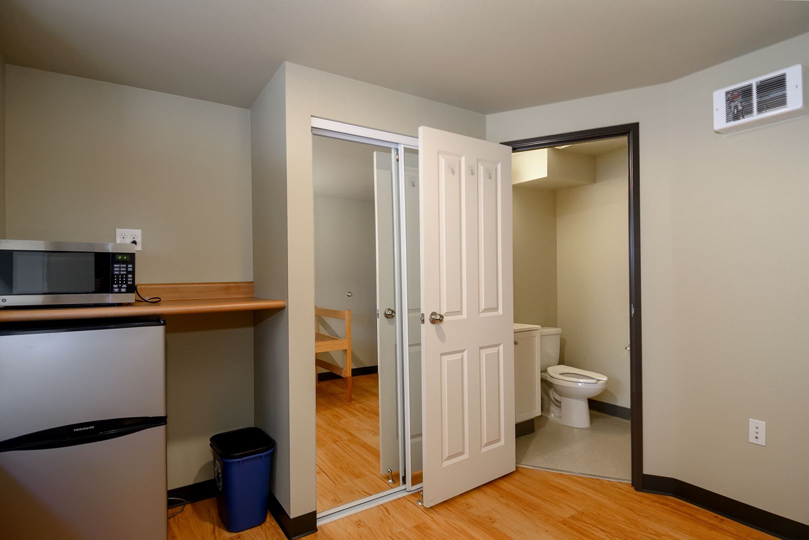 Seattle Apartment: 4735 21st Ave NE