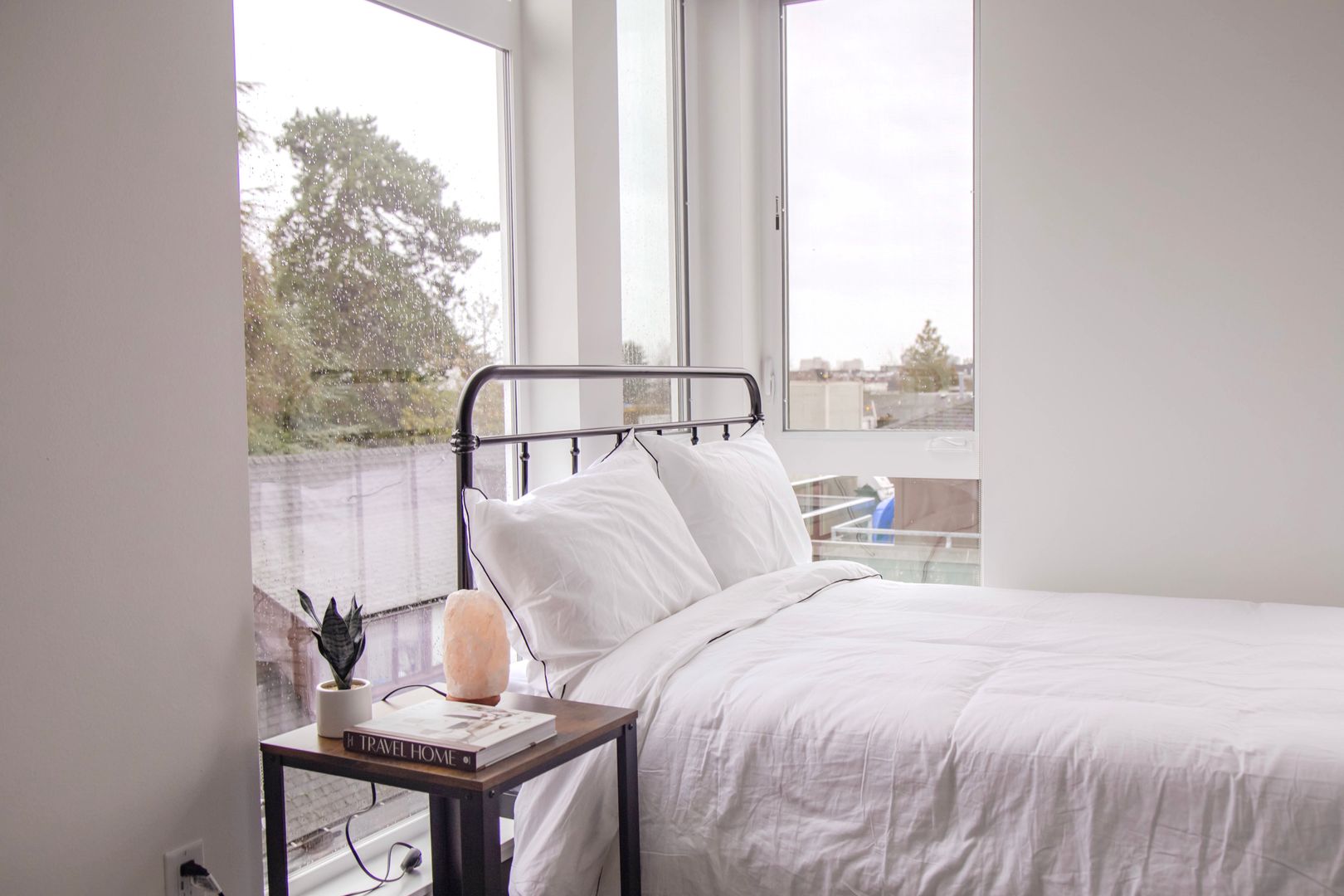 Seattle Apartment: 4710 20th Ave NE