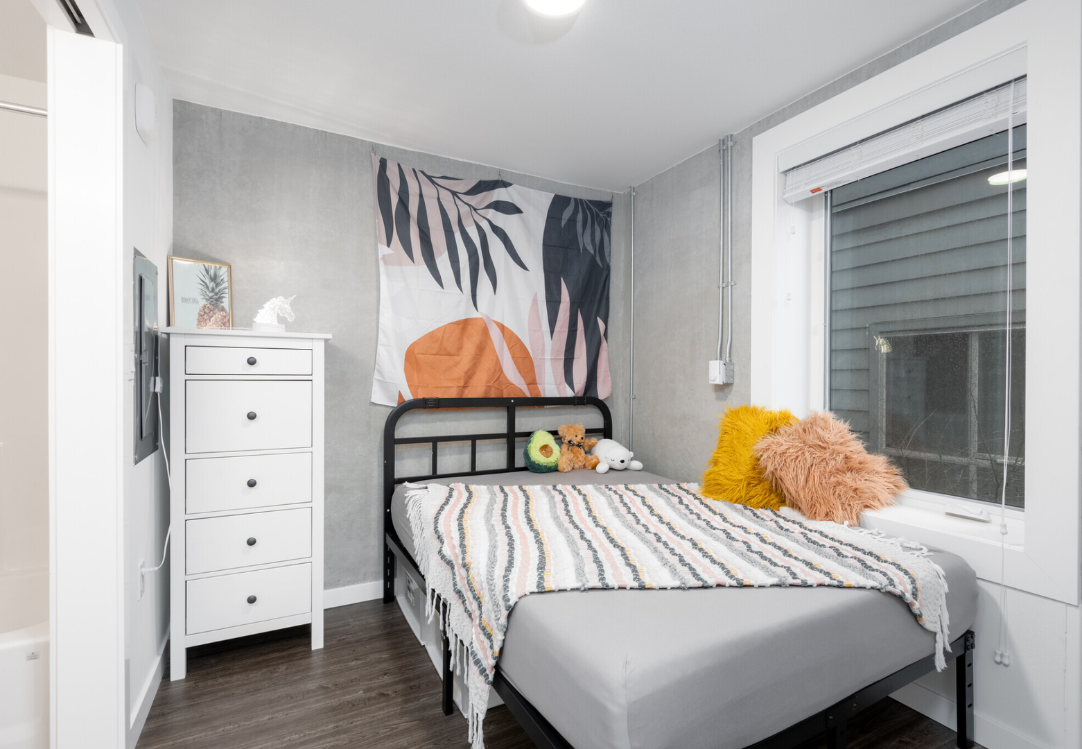 Seattle Apartment: 4727 12th Ave NE