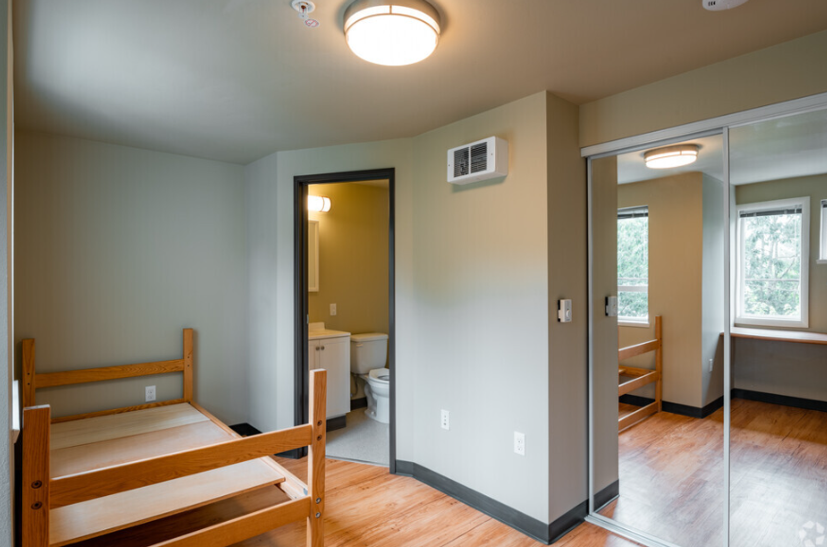 Seattle Apartment: 4743 21st Ave NE