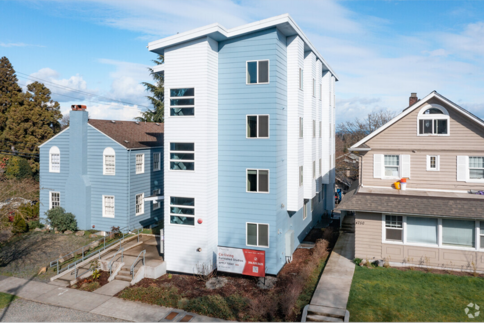 Seattle Apartment: 4754 18th Ave NE
