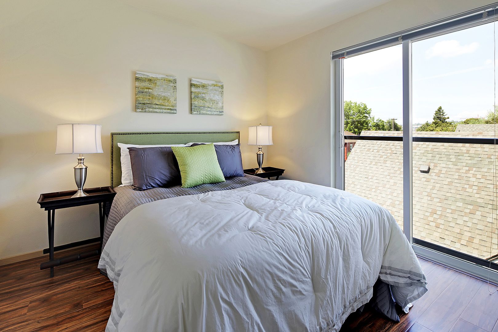 Seattle Apartment: 5246 Brooklyn AVE NE