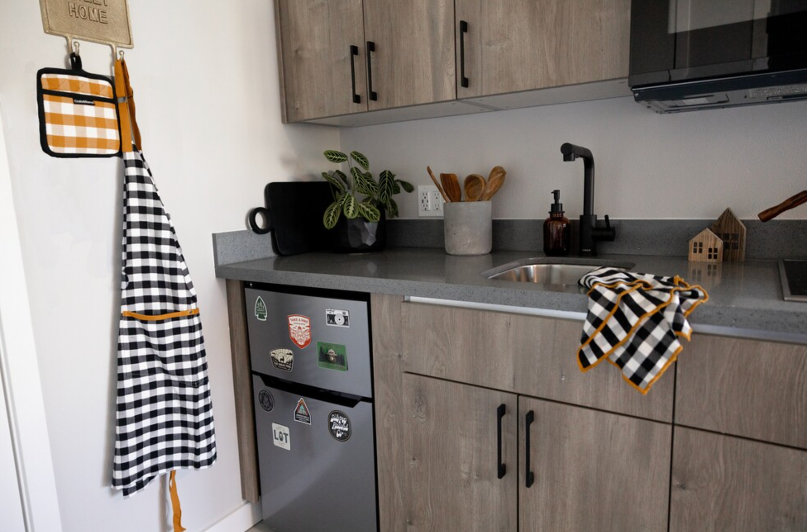 Seattle Apartment: 4730 19th Ave NE