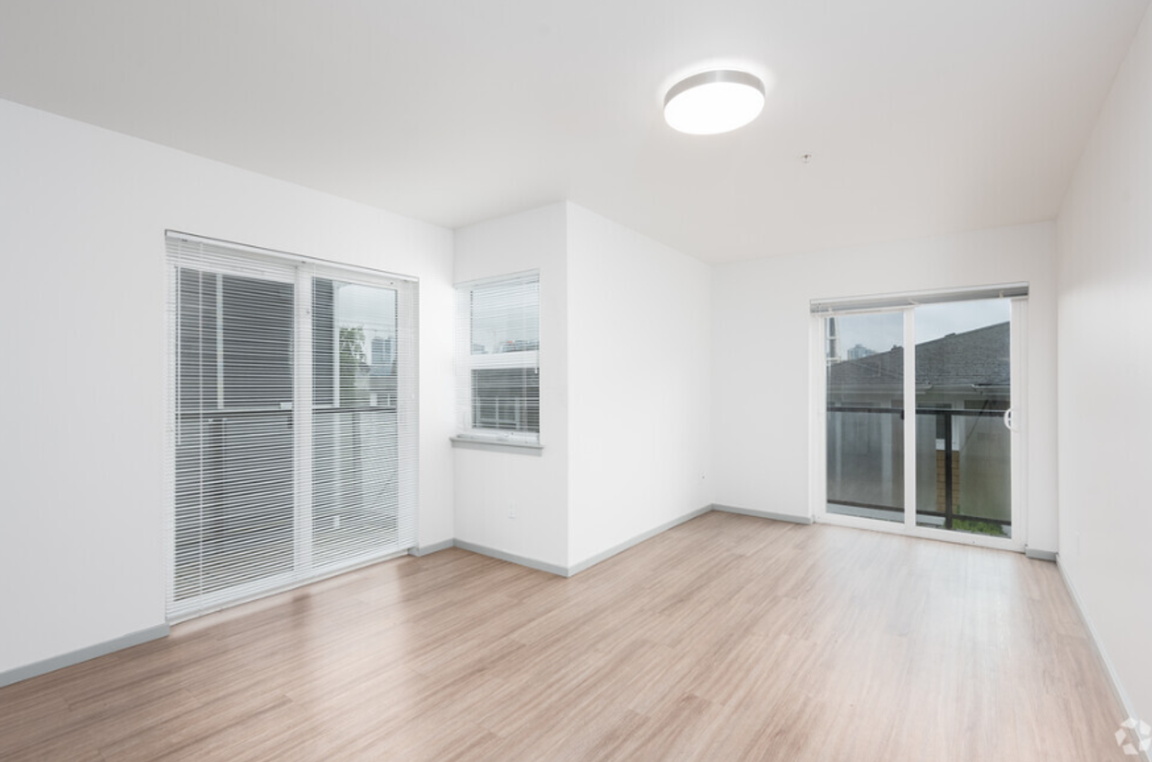 Seattle Apartment: 4122 36th Ave SW