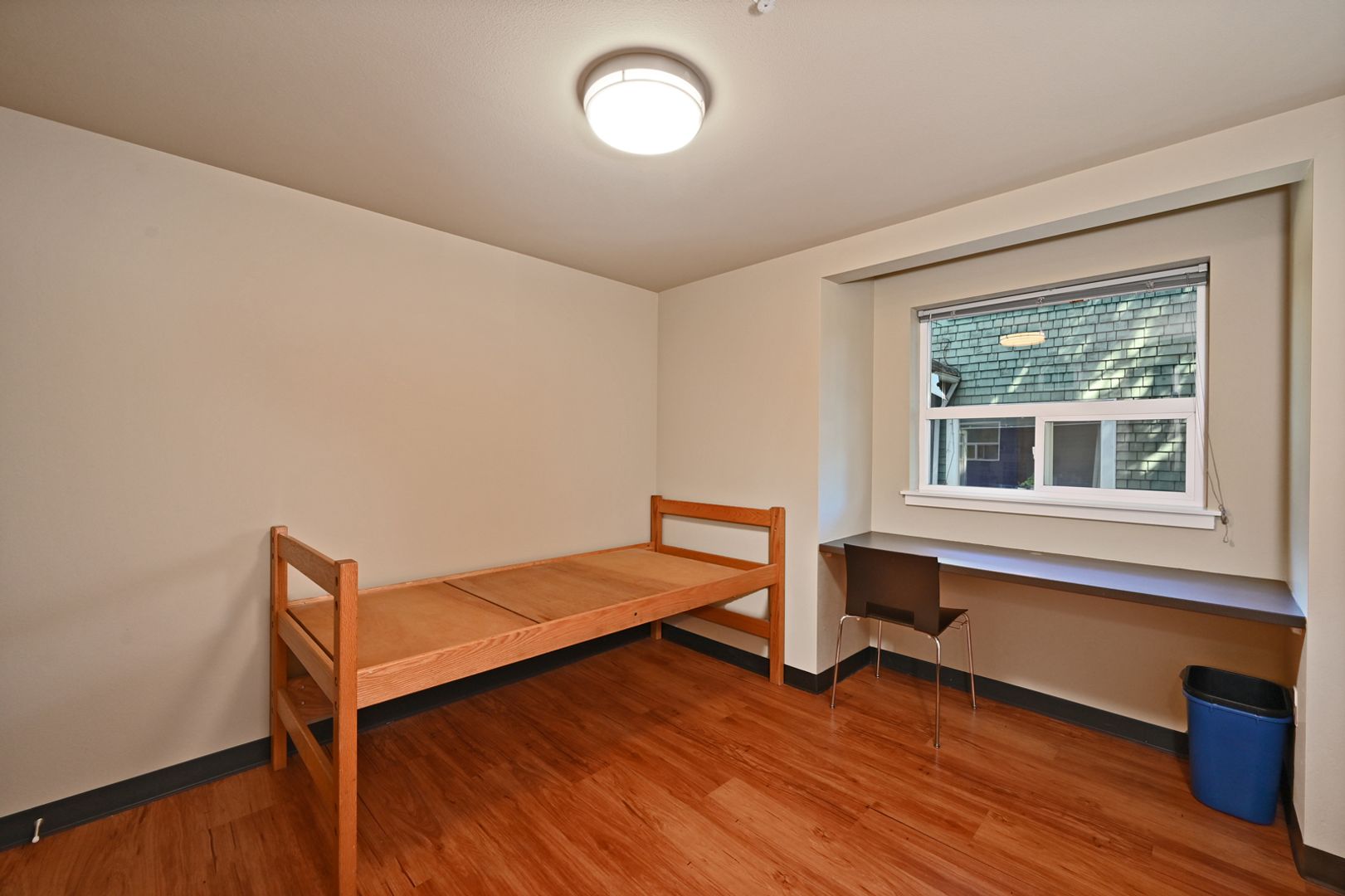Seattle Apartment: 4742 20th Ave NE