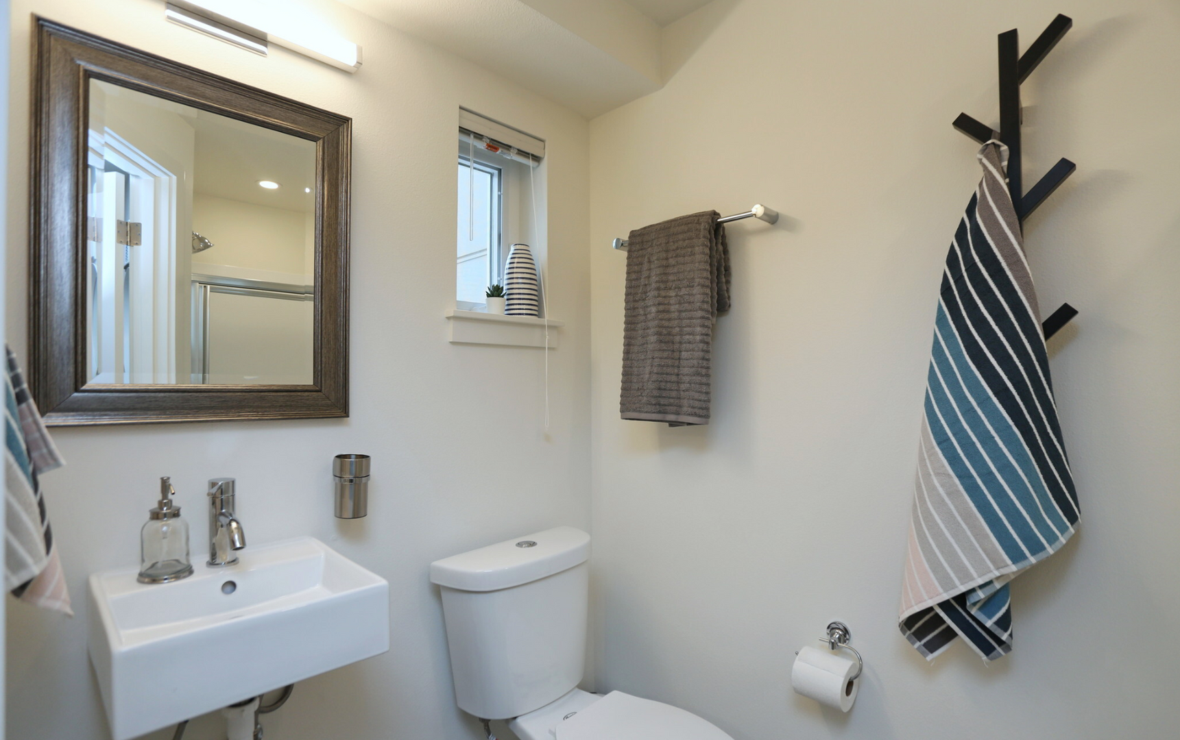 Seattle Apartment: 4536 20th Ave NE