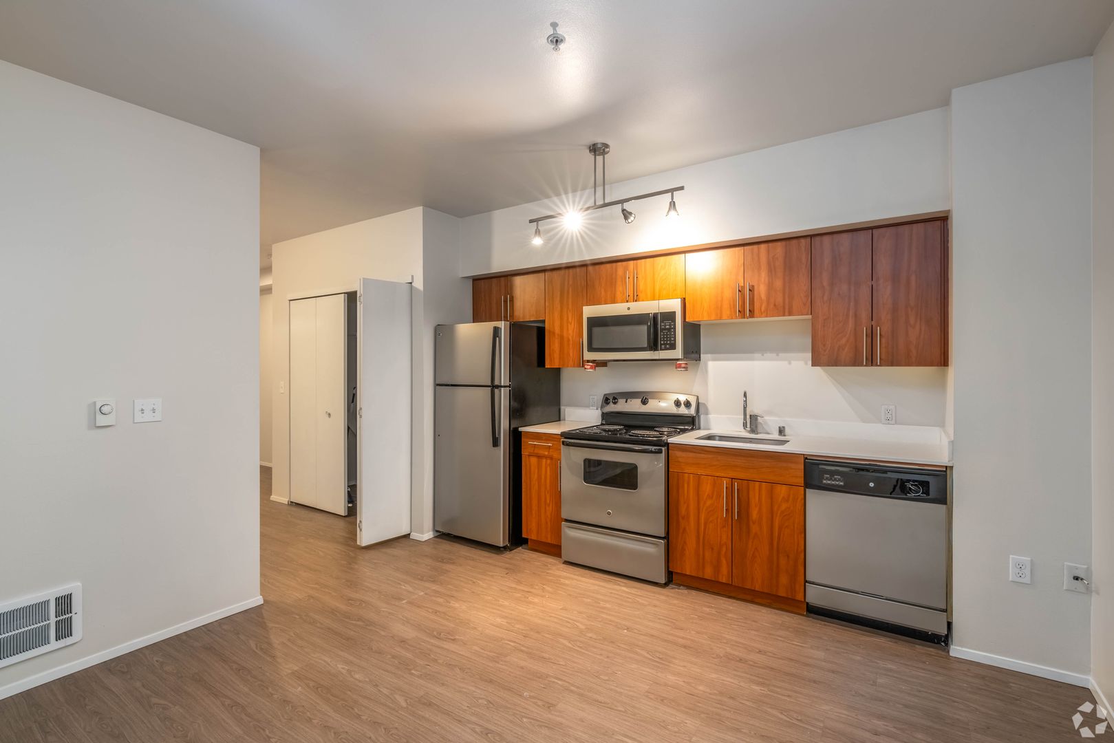Seattle Apartment: 4302 7th Ave NE