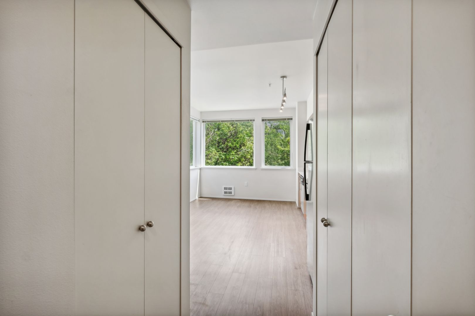 Seattle Apartment: 4302 7th Ave NE