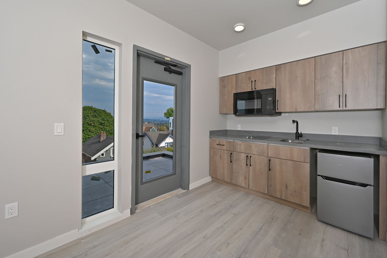 Seattle Apartment: 4730 19th Ave NE