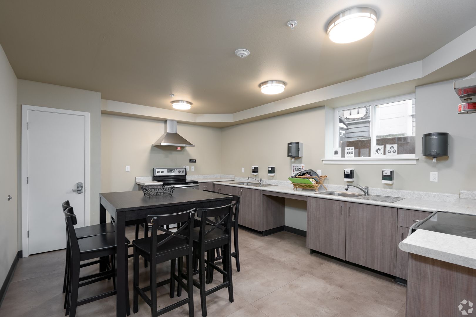 Seattle Apartment: 4730 20th Ave NE