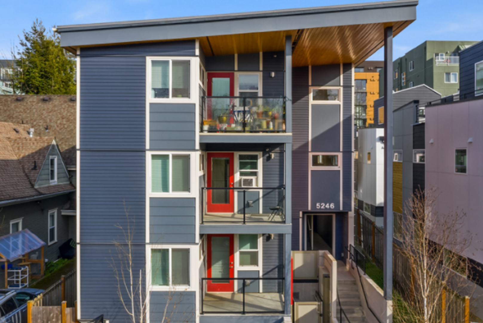 Seattle Apartment: 5246 Brooklyn AVE NE