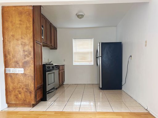 Private Room Available in 2 Bedroom Unit Co-Living – photo 1
