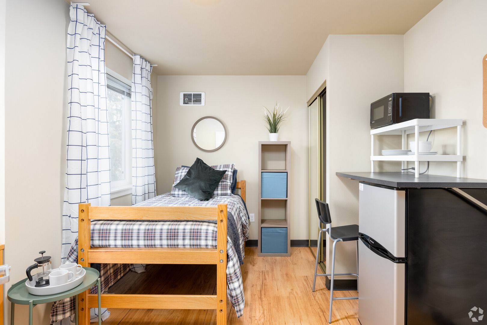 Seattle Apartment: 4754 18th Ave NE