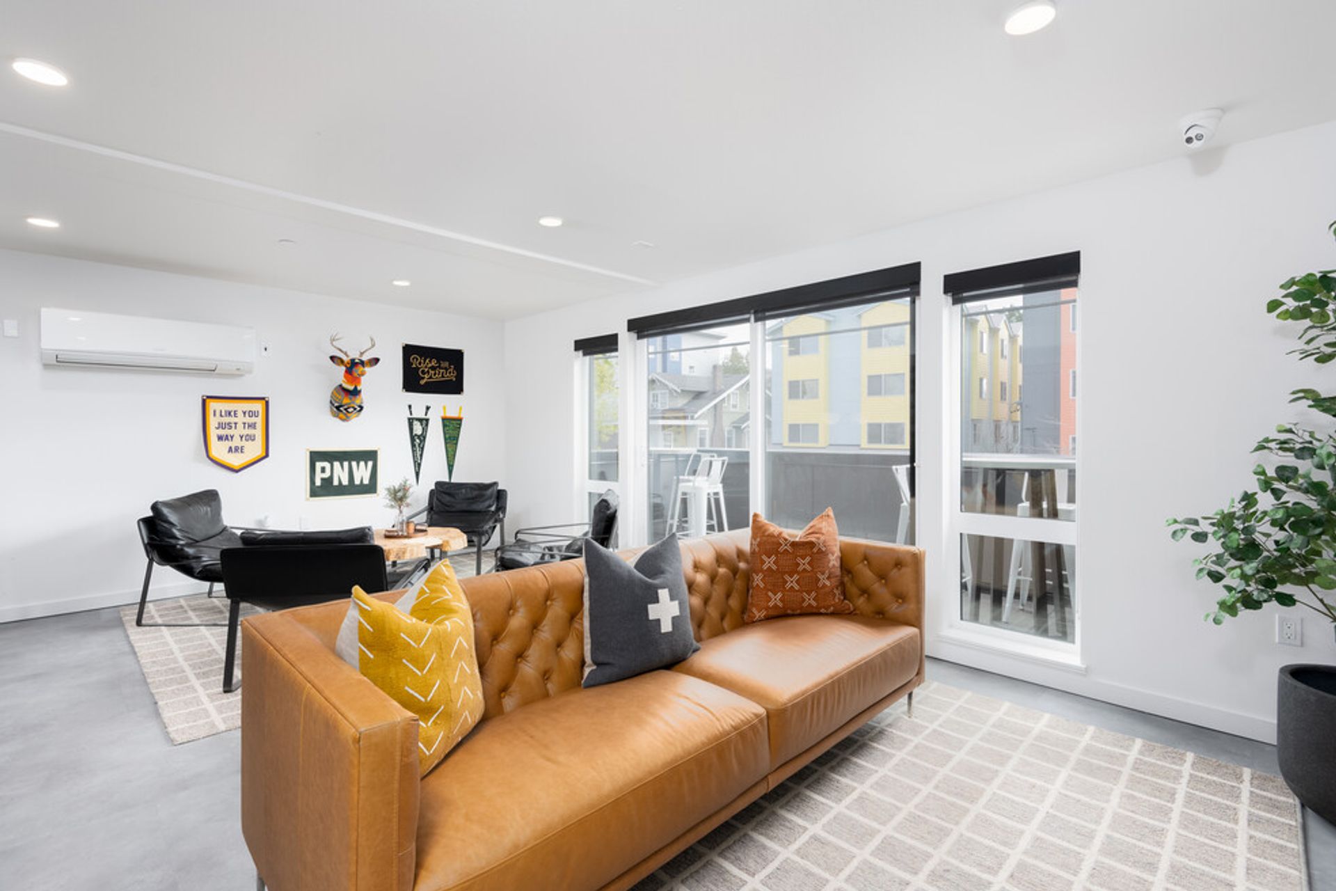 Clara 4730 19th Ave NE 7 of 12