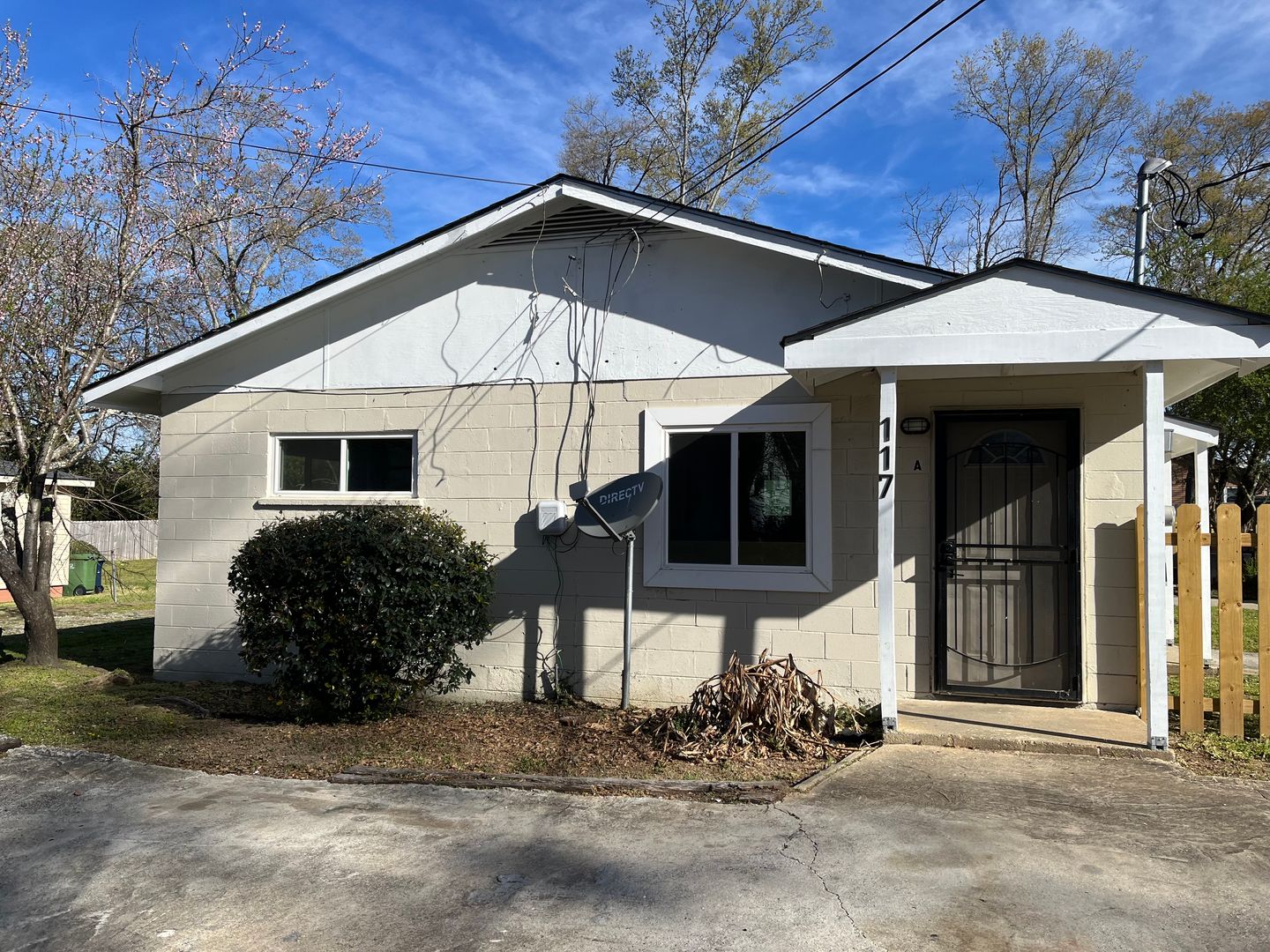 Griffin Apartment: 117 Blanton Ave