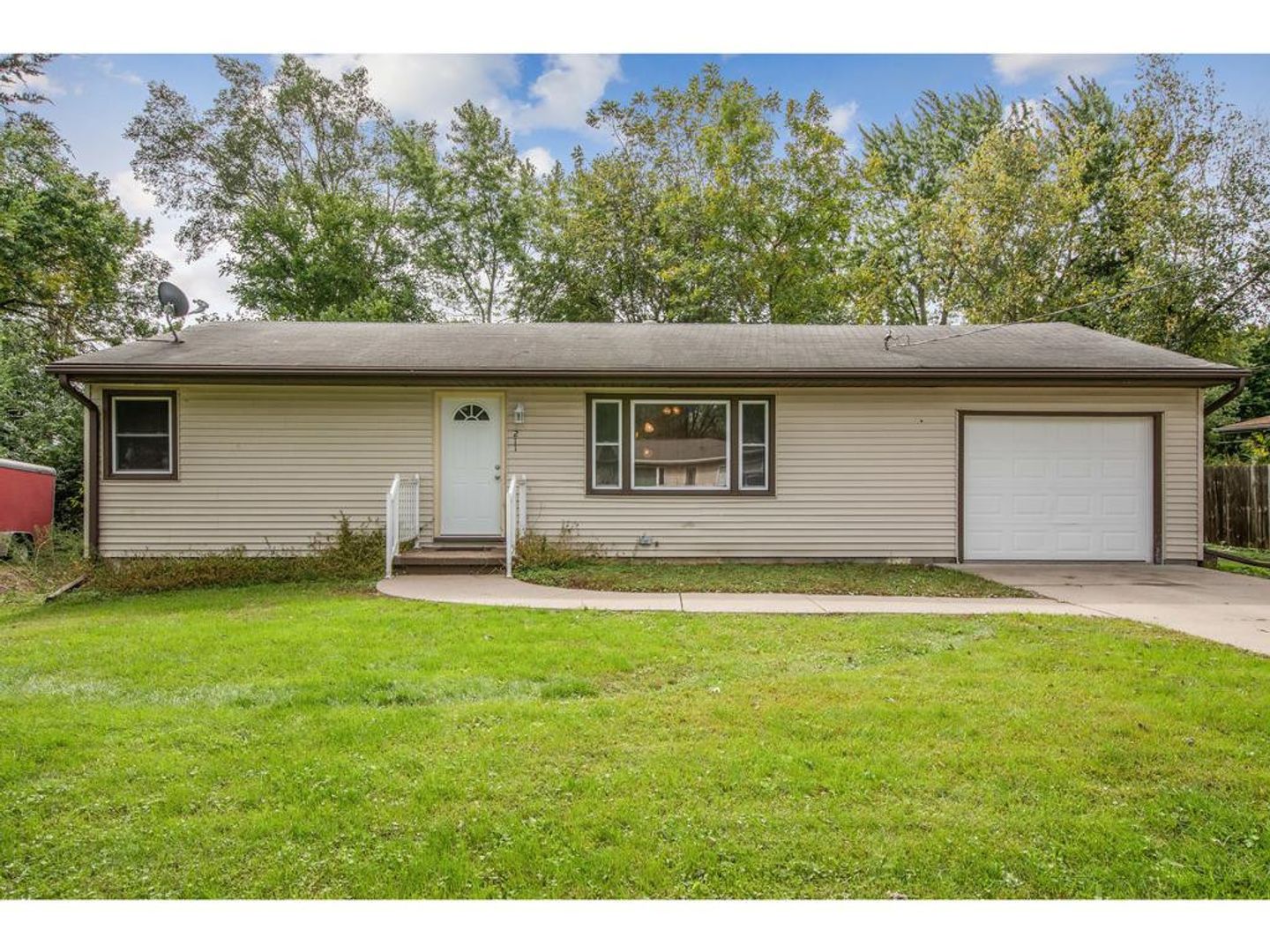 Des Moines House: 211 Palomino Parkway