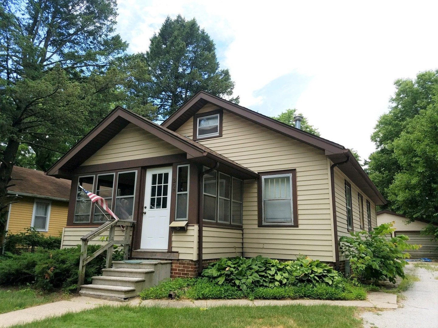 Ames House: 307 South Maple Avenue