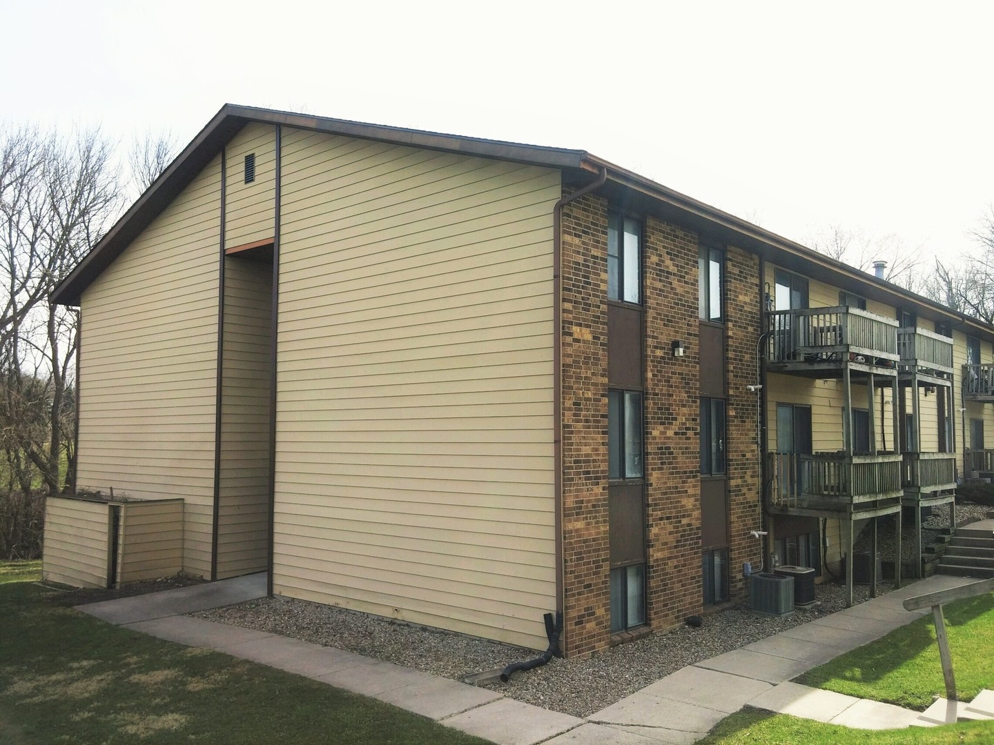 Ames Apartment: 3500 Grand Avenue
