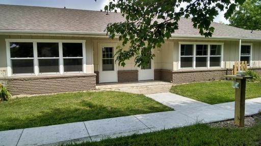 Zearing Apartment: 303 S Center Street