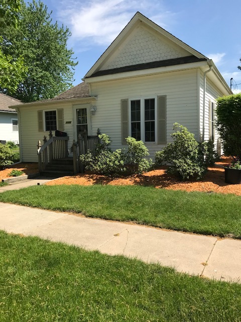 Boone House: 1122 West 3rd Street