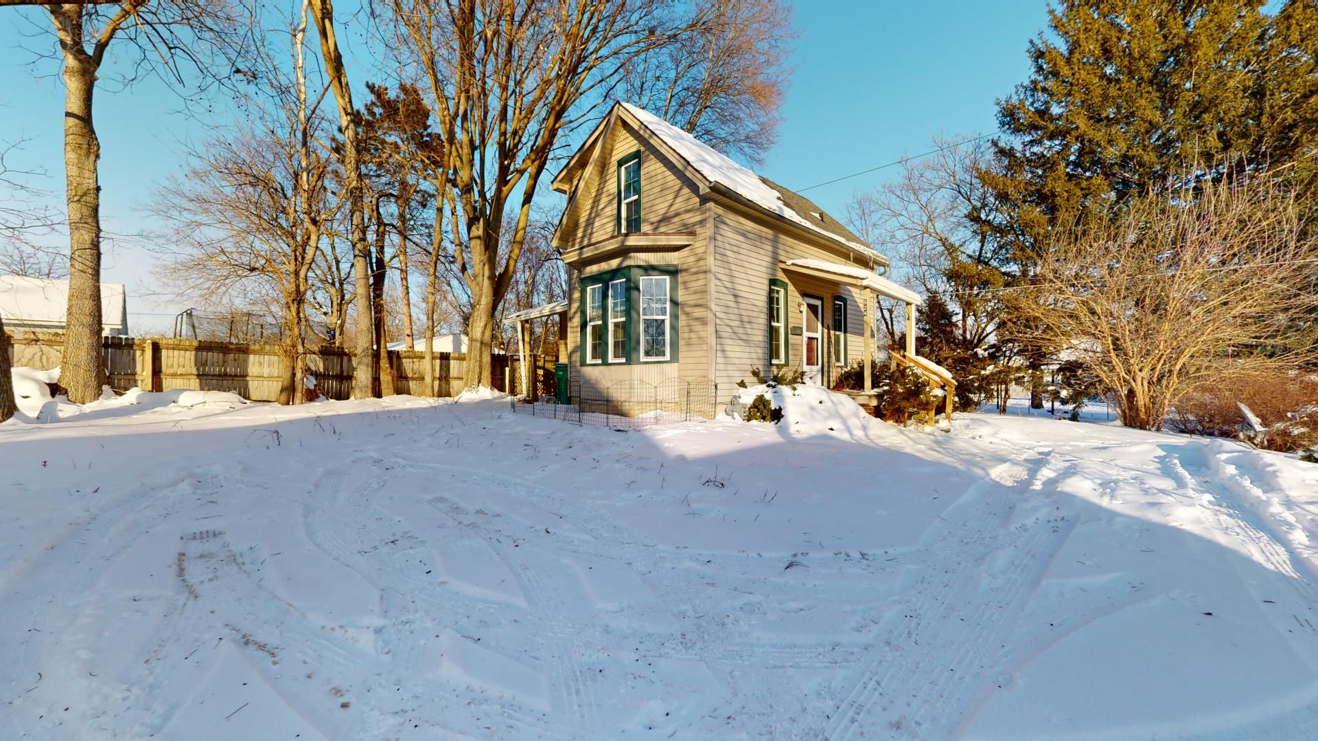 Ames House: 924 Duff Avenue