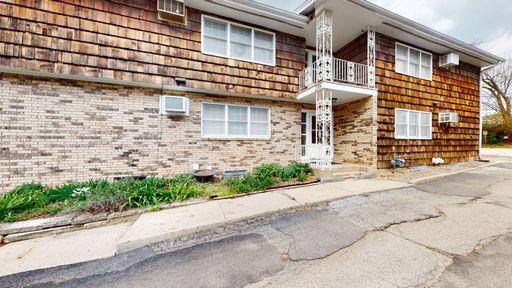 1 Bedroom Campus Apartment! Internet Included! – photo 1