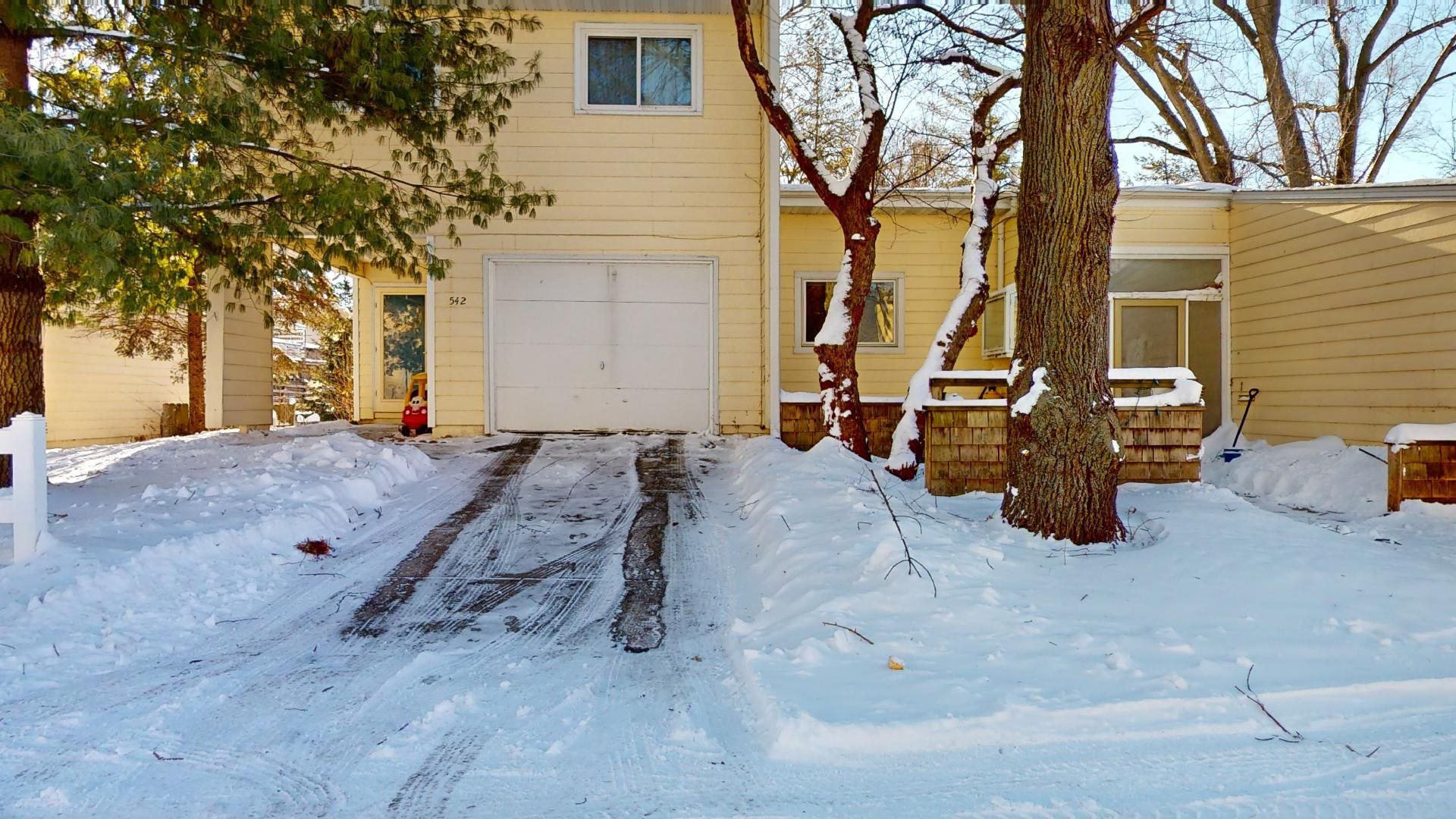 Ames House: 542 Meadow Court