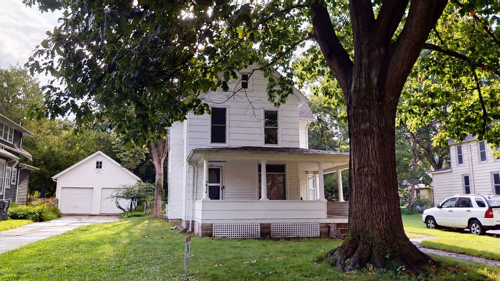 Ames House: 814 Burnett Avenue