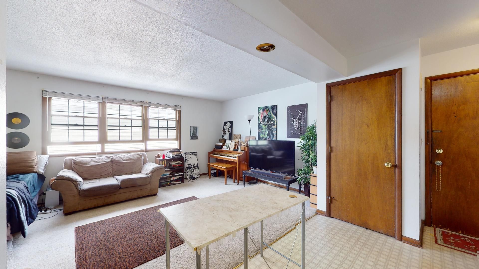 Ames Apartment: 216 Campus Avenue