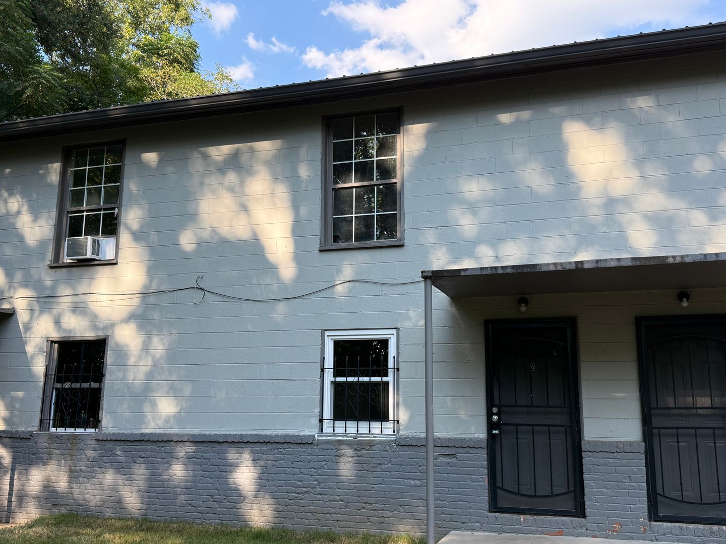 Griffin Apartment: 821 Booker St
