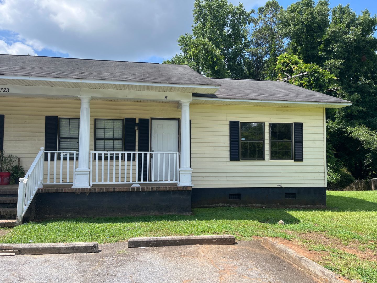Griffin House: 1723 West Poplar Unit B