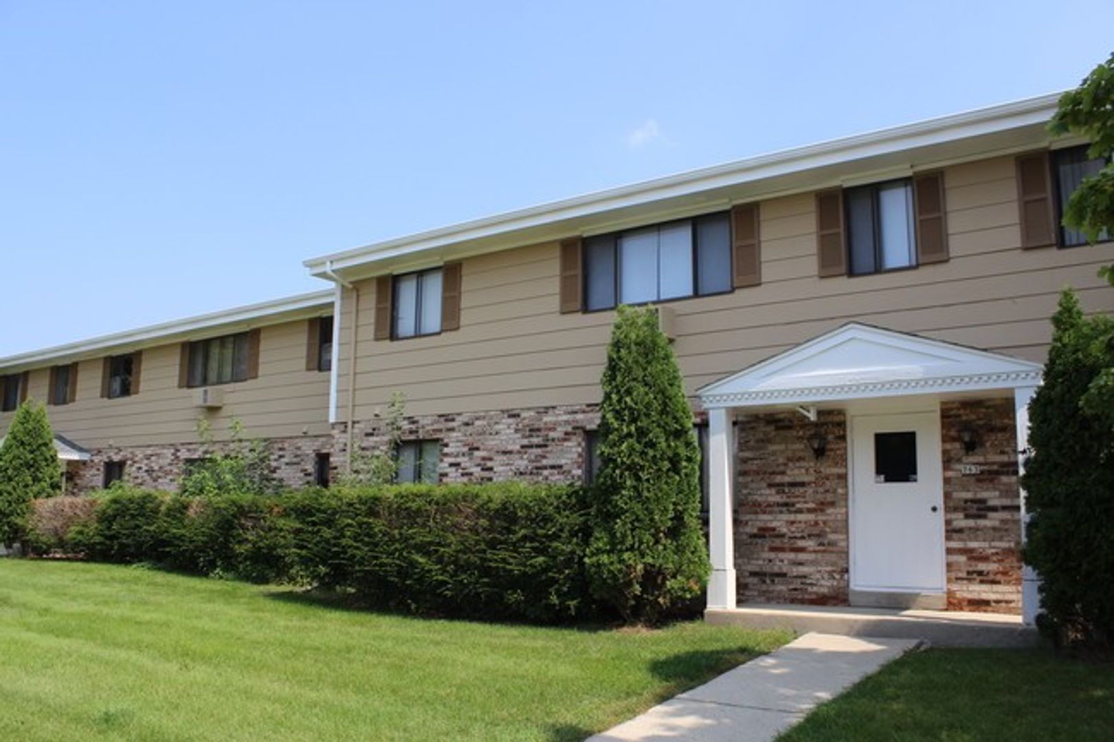 West Bend Apartment: 761-763 S. River Rd.