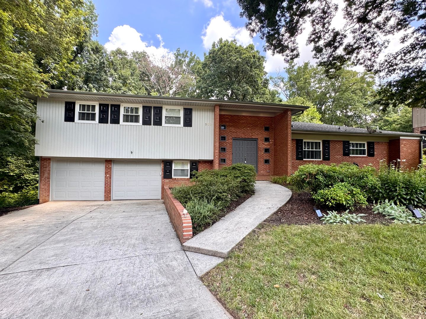 Jamestown House: 501 Forestdale Drive