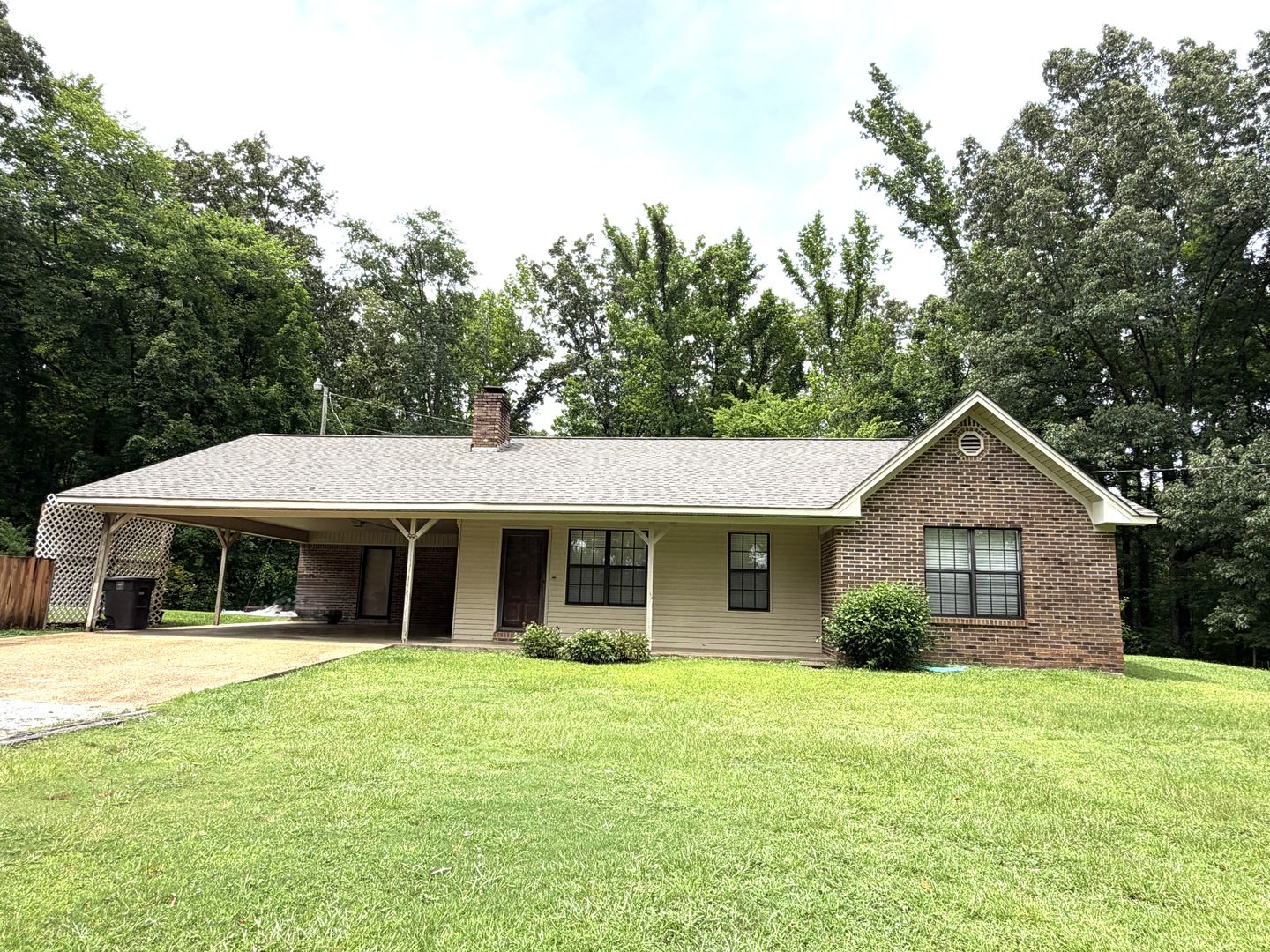 Tupelo House: 556 CR-1460