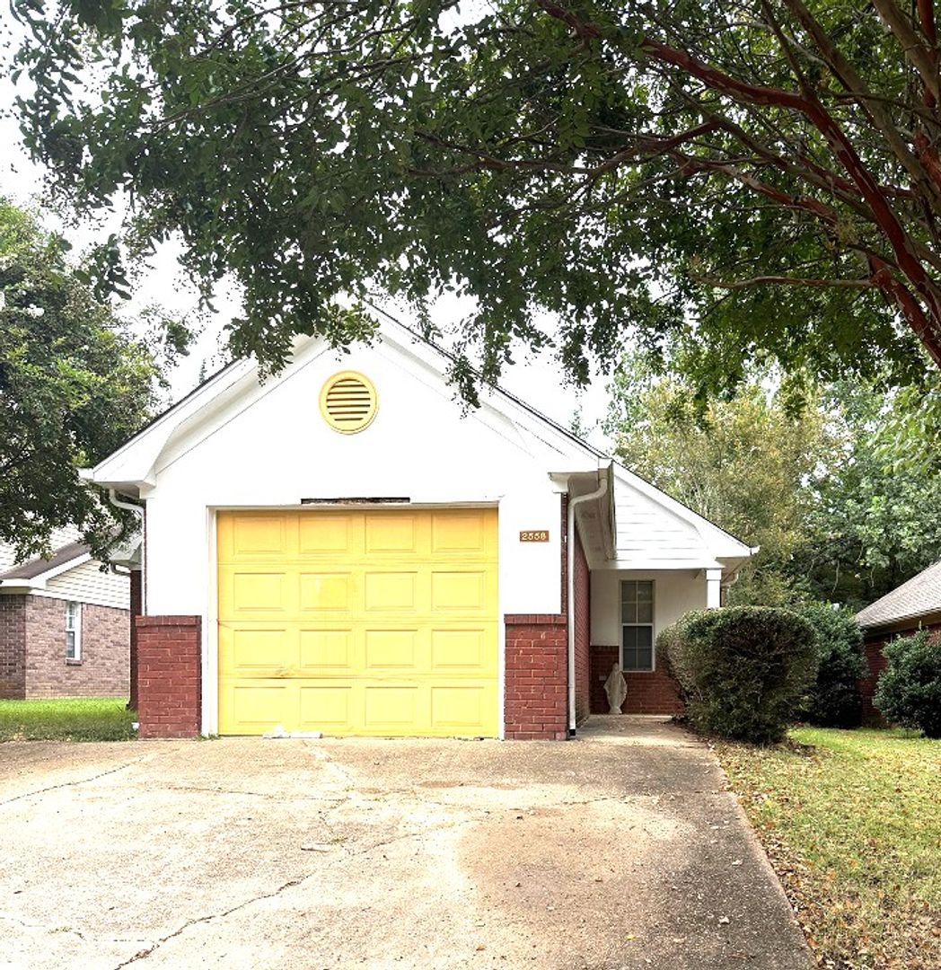 Tupelo House: 2558 Arlington