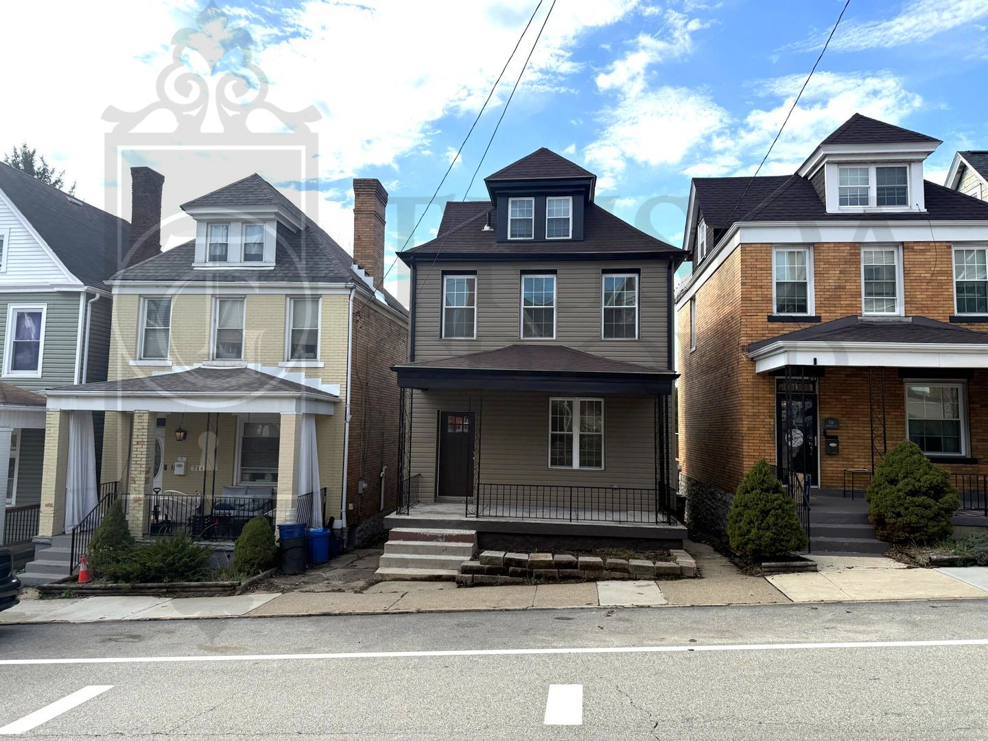 Pittsburgh House: 712