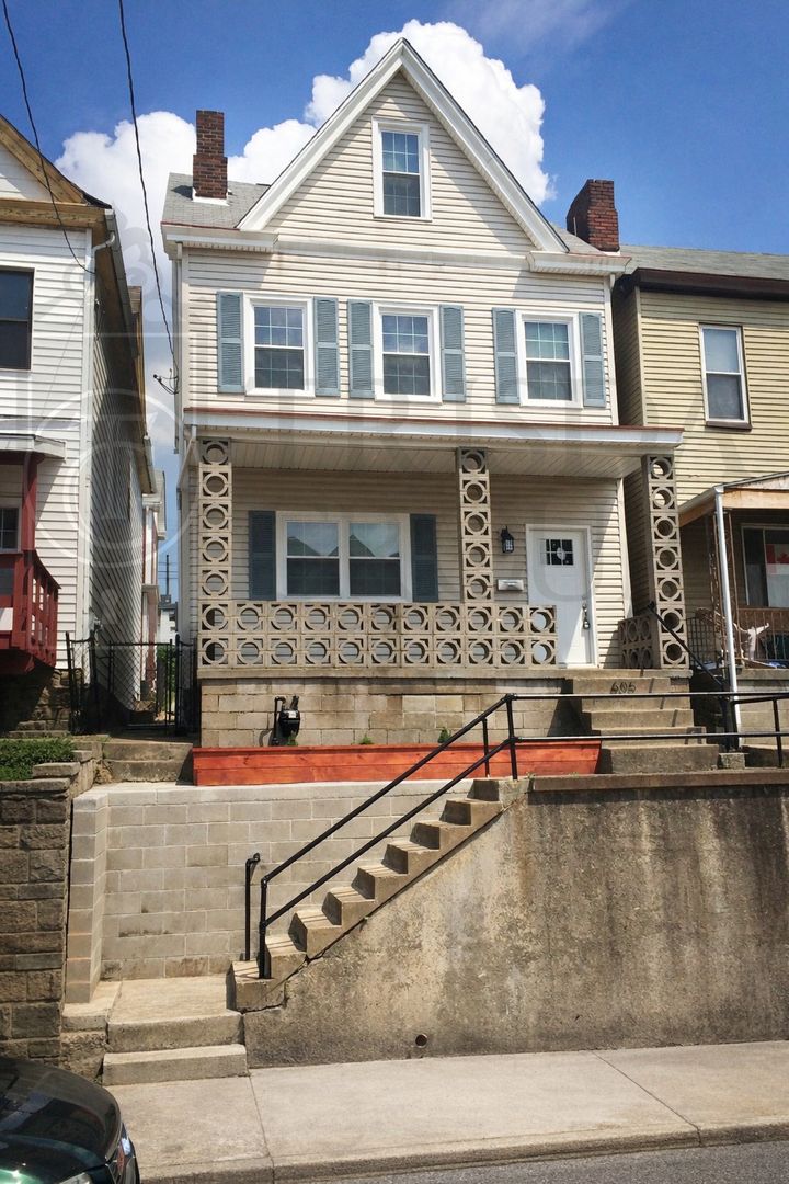 Pittsburgh House: 605