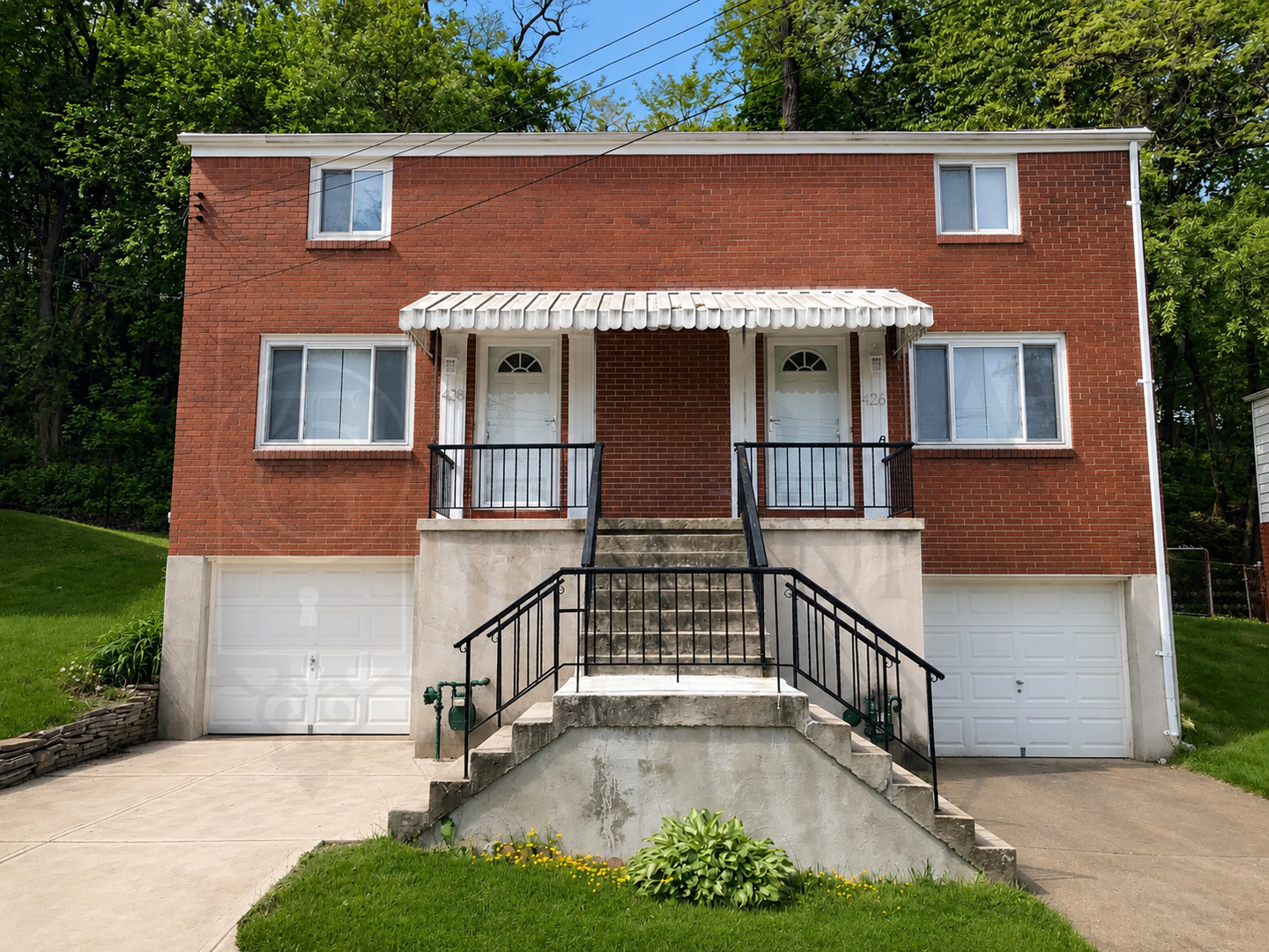 Brentwood Apartment: 426-428