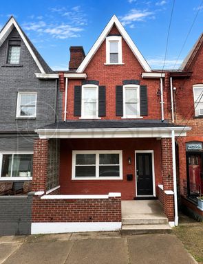 Mt Washington Townhome Available Nov 1st! Walking Distance to Shiloh St and Grandview Ave- Fenced Yard – photo 1