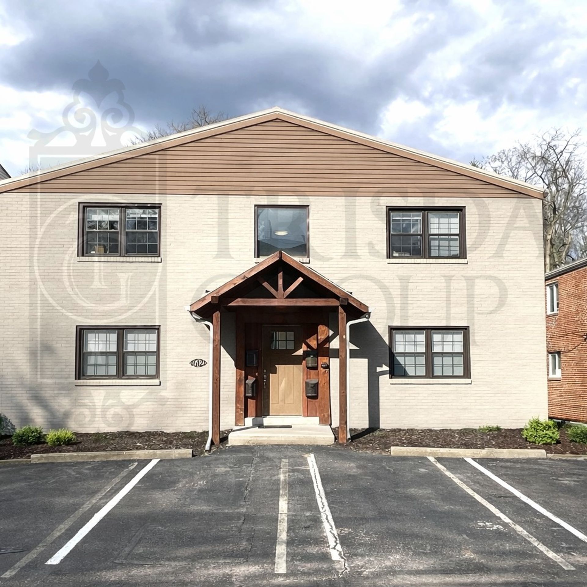 Crafton Apartment: 612 Broadhead Avenue