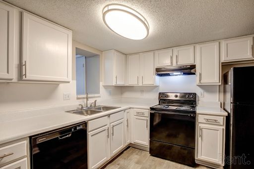 2 Bedroom Apartment – 1770 Richmond Circle Apt 1300A, Atlanta, GA 30315