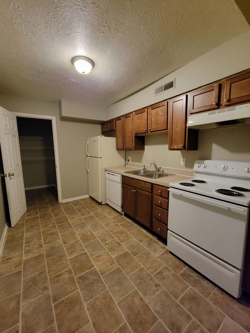 Lexington Apartment: 1749 Liberty Rd