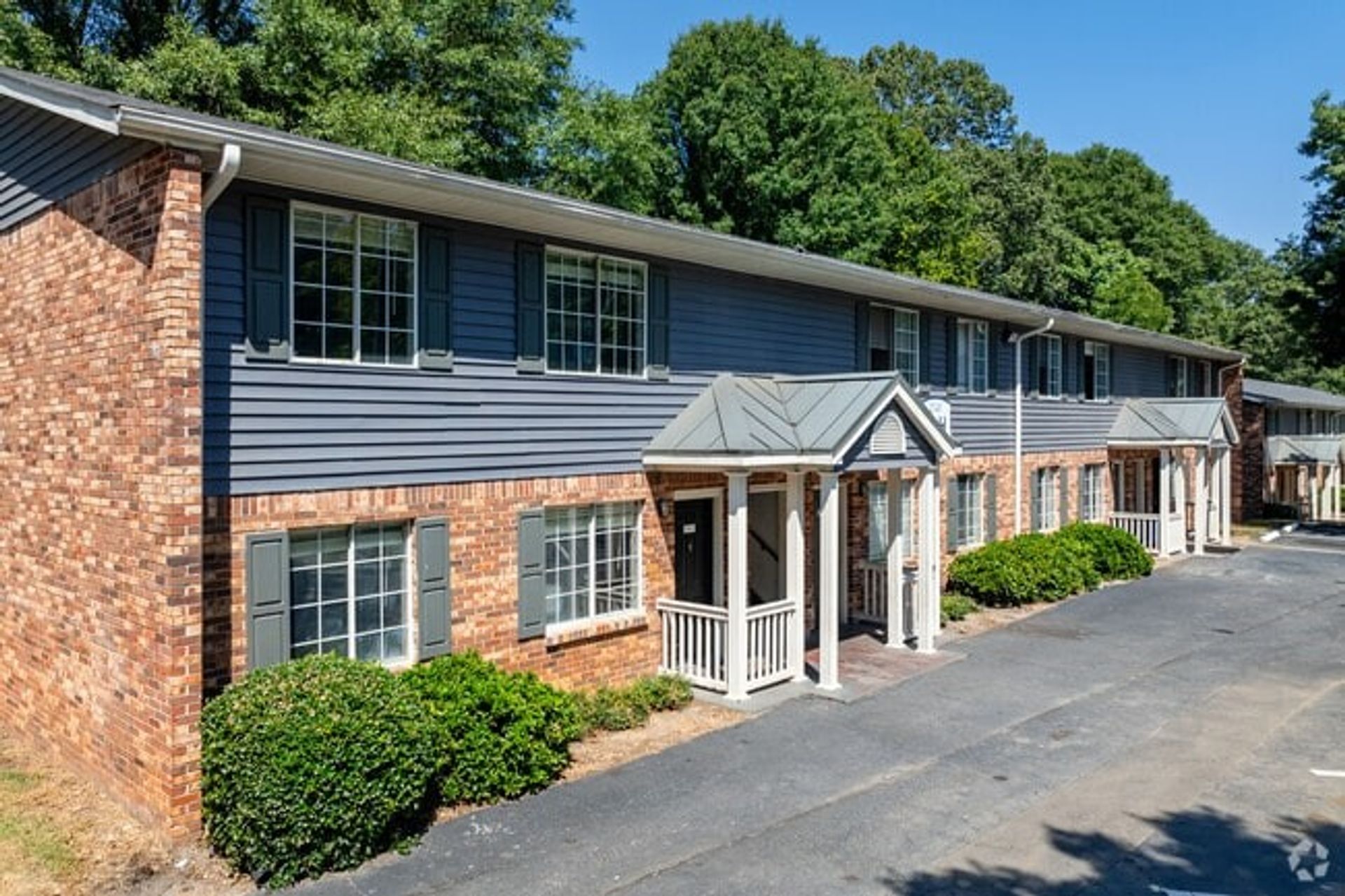 East Point Apartment: 2206 Pointview Drive